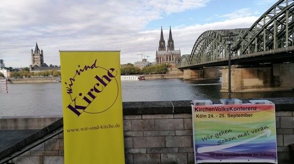 KVK2022-Plakat und WSK-Logo vor Rheinbrücke
